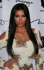 Kim Kardashian Celebrates Rob Kardashians 25th Birthday 10