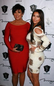 Kim-Kardashian---Celebrates-Rob-Kardashians-25th-Birthday-17.md.jpg