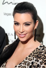 Kim-Kardashian---Grand-Opening-Of-Kardashian-Khaos-10.md.jpg
