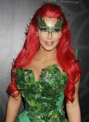 Kim-Kardashian---Midori-Green-Halloween-Costume-Party-05.md.jpg