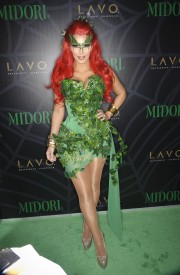Kim-Kardashian---Midori-Green-Halloween-Costume-Party-37.md.jpg