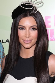 Kim-Kardashian---Perez-Hiltons-Mad-Hatter-Tea-Party-Celebration-08.md.jpg