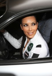 Kim-Kardashian-Kicks-Off-The-2010-AMP-Energy-Bullrun-Rally-18.md.jpg