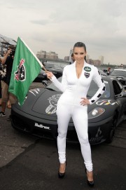 Kim-Kardashian-Kicks-Off-The-2010-AMP-Energy-Bullrun-Rally-72.md.jpg