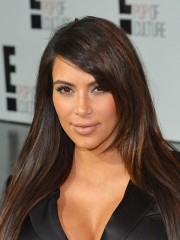 Kim-Kardashian---E-2013-Upfront-05.md.jpg