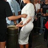 Kim-Kardashian---Marchesa-Spring-2013-Mercedes-Benz-Fashion-Week-03
