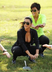 Kim-Kardashian---Miami-Dragon-Boat-Festival-34.md.jpg