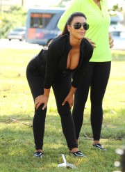 Kim-Kardashian---Miami-Dragon-Boat-Festival-36.md.jpg