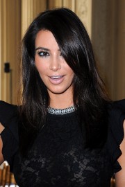 Kim-Kardashian---Valentino-Paris-Fashion-Week-Haute-Couture-FW-2013-05.md.jpg
