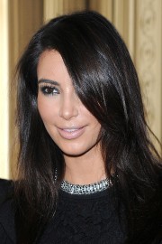 Kim-Kardashian---Valentino-Paris-Fashion-Week-Haute-Couture-FW-2013-06.md.jpg