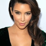 Kim-Kardashian-Hosts-Midori-Makeover-Parlour-04