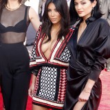 Kim-Kardashian-Kendall-and-Kylie-Jenner---2014-MTV-Video-Music-Awards-67