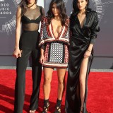 Kim-Kardashian-Kendall-and-Kylie-Jenner---2014-MTV-Video-Music-Awards-76