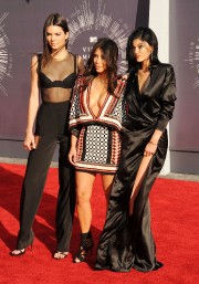 Kim-Kardashian-Kendall-and-Kylie-Jenner---2014-MTV-Video-Music-Awards-80.md.jpg