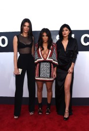 Kim-Kardashian-Kendall-and-Kylie-Jenner---2014-MTV-Video-Music-Awards-85.md.jpg