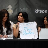 Kardashians-Attend-Meet-And-Greet-Appearance-at-Kitson-26