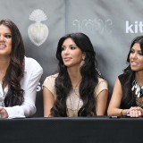 Kardashians-Attend-Meet-And-Greet-Appearance-at-Kitson-28