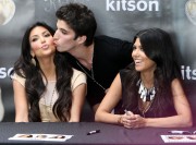 Kardashians-Attend-Meet-And-Greet-Appearance-at-Kitson-60.md.jpg