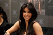 Kardashians-Sears-In-Store-Appearance-For-Kardashian-Kollection-14.jpg