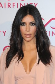 Khloe-and-Kim-Kardashian---Hairfinity-UK-Launch-Party-08.md.jpg