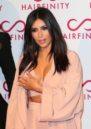 Khloe-and-Kim-Kardashian---Hairfinity-UK-Launch-Party-34.md.jpg