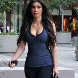 Kim-Kardashian-Grabs-Iced-Coffee-In-Beverly-Hills-January-5-2010-06
