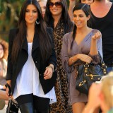 Kim-Kardashian-Lunch-In-A-Private-Cabana-And-Shopping-15