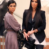 Kim-Kardashian-Lunch-In-A-Private-Cabana-And-Shopping-20