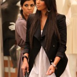 Kim-Kardashian-Lunch-In-A-Private-Cabana-And-Shopping-21