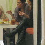 Kim-Kardashian-Lunch-In-A-Private-Cabana-And-Shopping-41