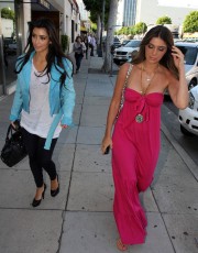 Kim-and-Brittny-Gastineau-Shopping-in-Los-Angeles-06.md.jpg