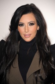 Kim and Kourtney Kardashian QVC 25 To Watch Party 02