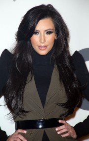 Kim-and-Kourtney-Kardashian---QVC-25-To-Watch-Party-06.md.jpg