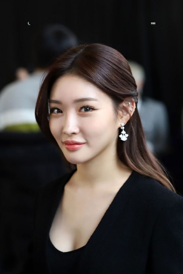 Kim Chung-ha | Celebrity HQ Photo Gallery | Vettri.Net